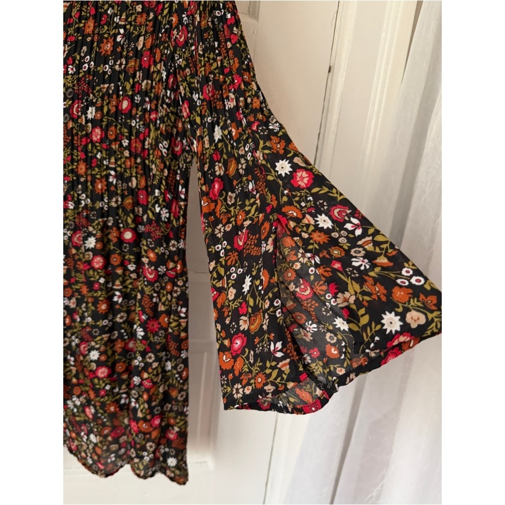 Sunny Leigh Colorful Floral Pleated Peasant Top Button Down Slit Flutter Sleeve - Picture 3 of 13